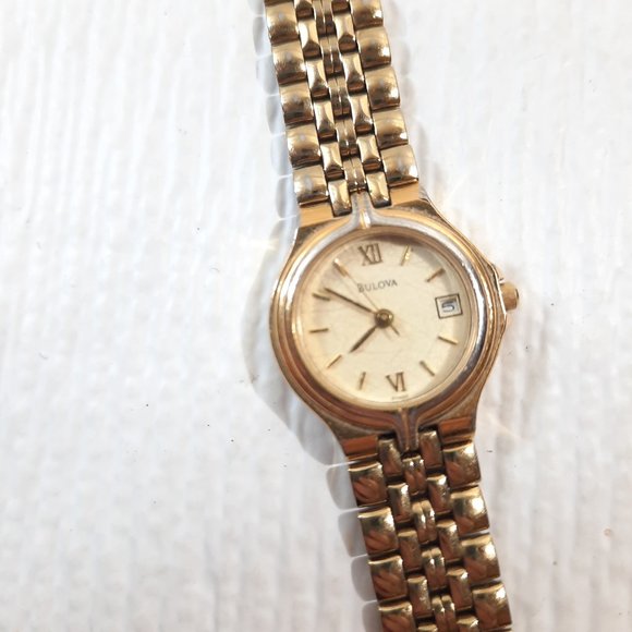 Vintage Bulova Women Watch Gold Stainless Steel‎ Water Resist Battery Date round main image 6